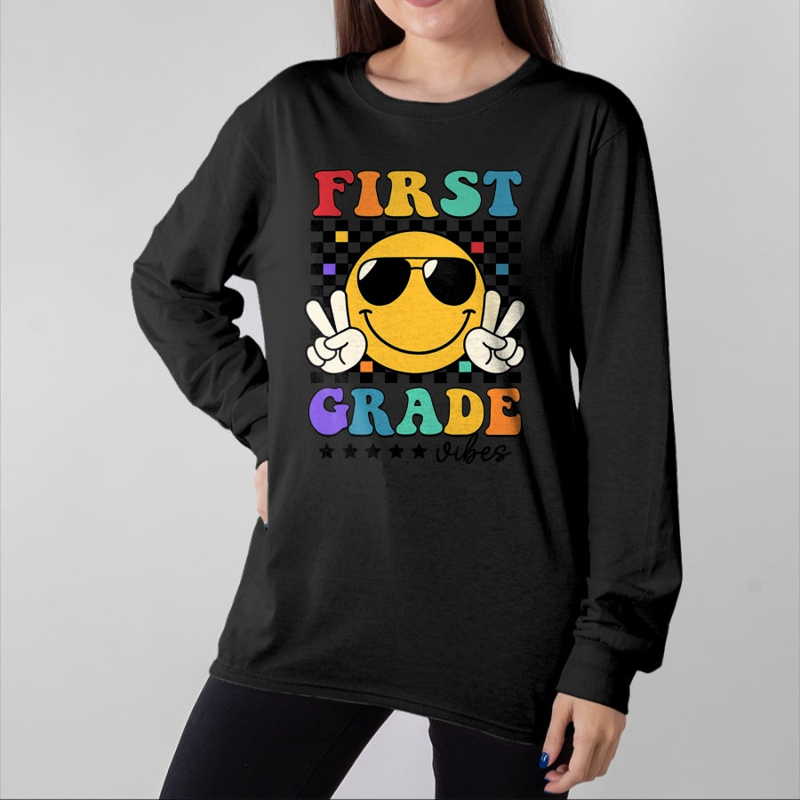 Best Student Shirt, Funny Back To School UnisexT-Shirt/Hoodie/Sweatshirt HLT00 - 1st Grade Vibes Smile Face Back to School Girls First Grade T-Shirt