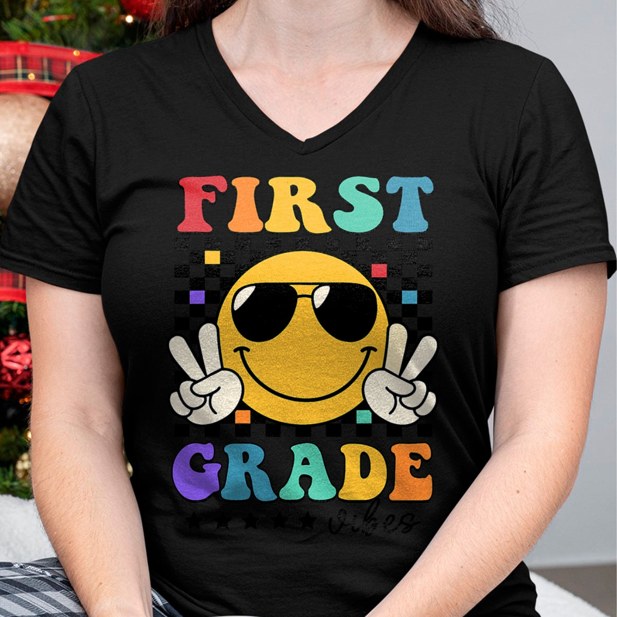 Best Student Shirt, Funny Back To School UnisexT-Shirt/Hoodie/Sweatshirt HLT00 - 1st Grade Vibes Smile Face Back to School Girls First Grade T-Shirt