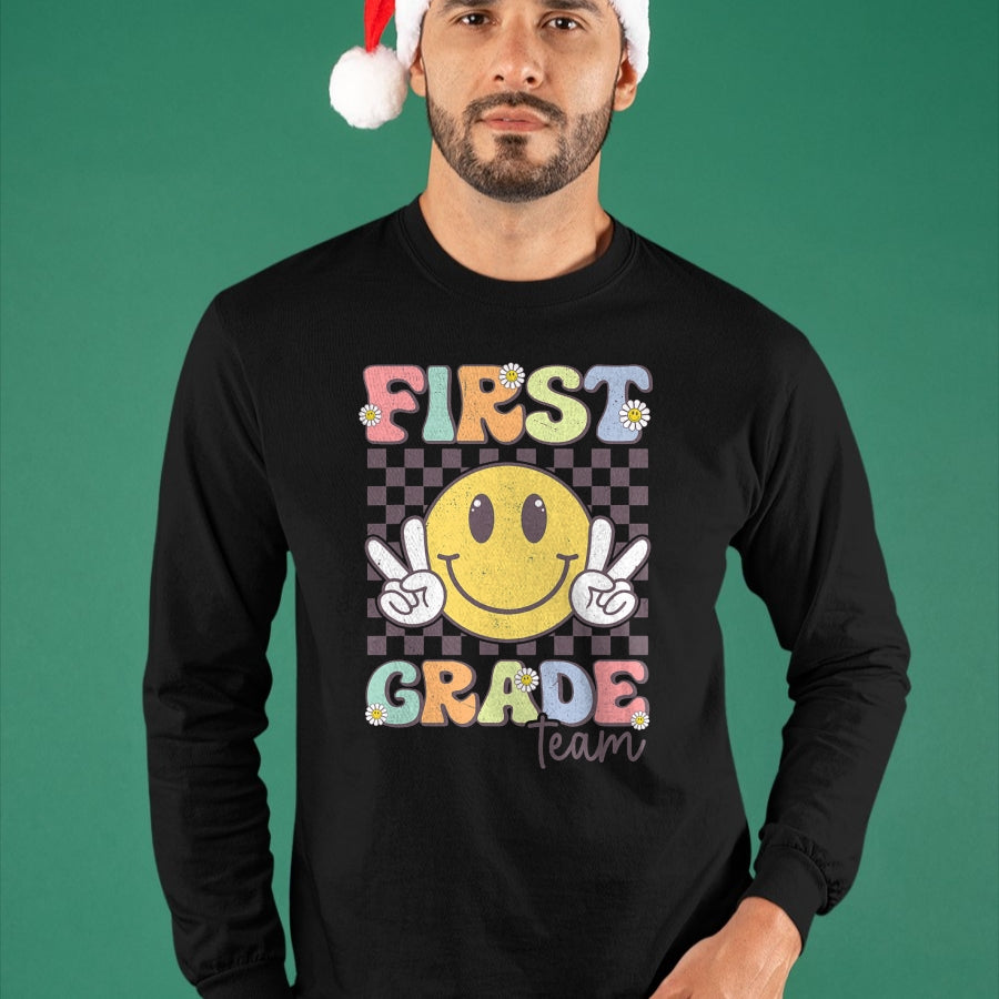 Best Student Shirt, Funny Back To School UnisexT-Shirt/Hoodie/Sweatshirt HLT00 - First Grade Team Smile Face 1st Grade Back to School T-Shirt