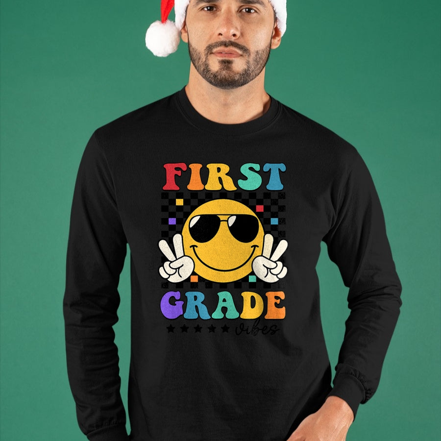 Best Student Shirt, Funny Back To School UnisexT-Shirt/Hoodie/Sweatshirt HLT00 - 1st Grade Vibes Smile Face Back to School Girls First Grade T-Shirt