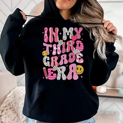 Best Student Shirt, Funny Back To School UnisexT-Shirt/Hoodie/Sweatshirt HLT00 - Back to School in My 3rd Third Grade Era Retro Pink Girl T-Shirt