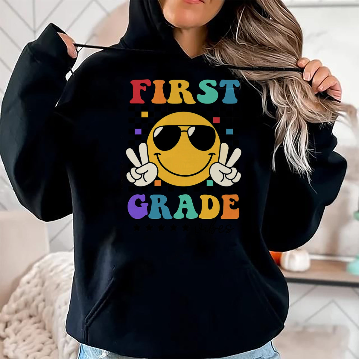 Best Student Shirt, Funny Back To School UnisexT-Shirt/Hoodie/Sweatshirt HLT00 - 1st Grade Vibes Smile Face Back to School Girls First Grade T-Shirt